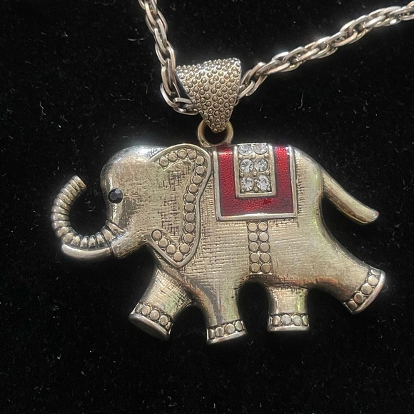 Silver Tone Elephant Pendant Necklace - Picture 1 of 3